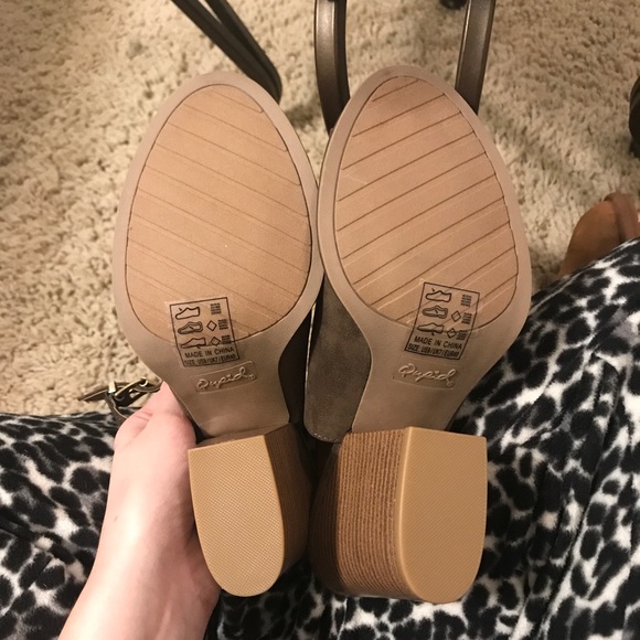 Studded army green pee toe heels - Picture 3 of 3